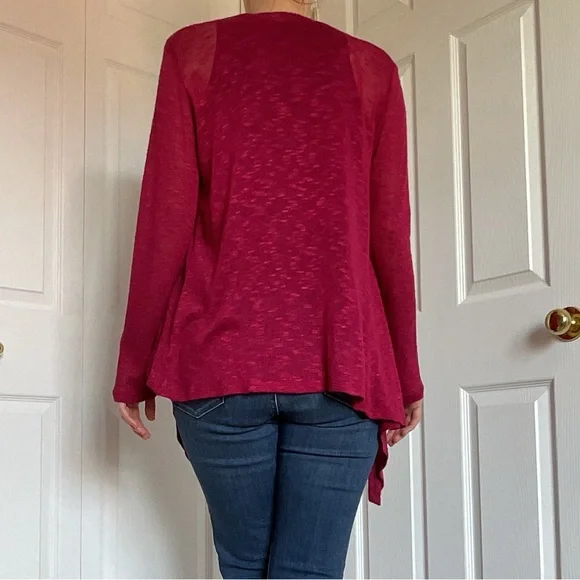 🆕 Ricki’s Raspberry Light Knit Shawl - Picture 3 of 9